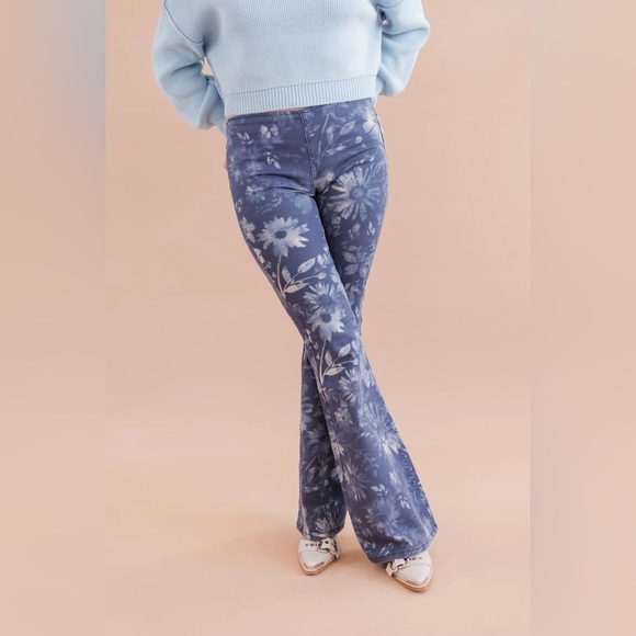 🌟FREE PEOPLE Penny Pull-On Printed Flare Jeans-Navy Combo-Size 27-28-29 - Picture 8 of 15